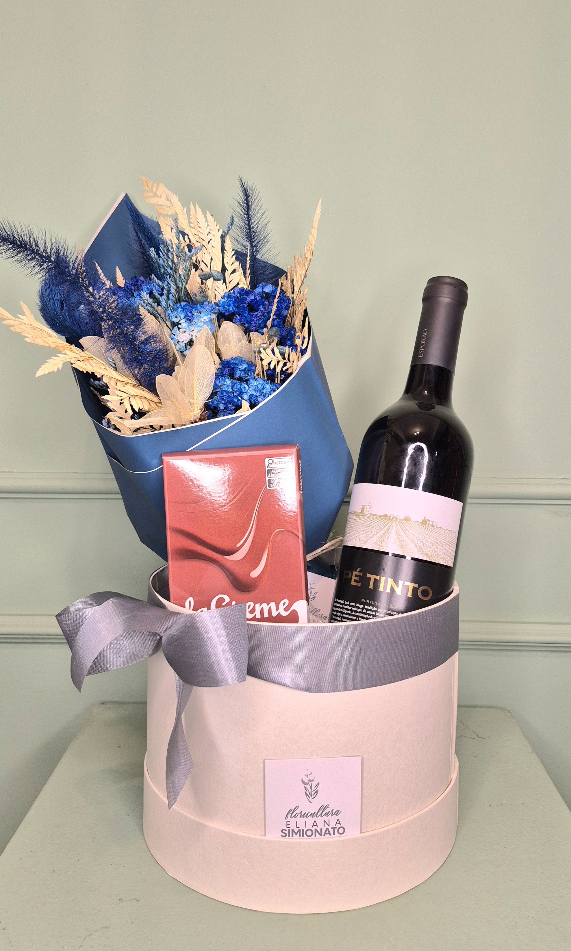 Kit azul na caixa, com vinho
