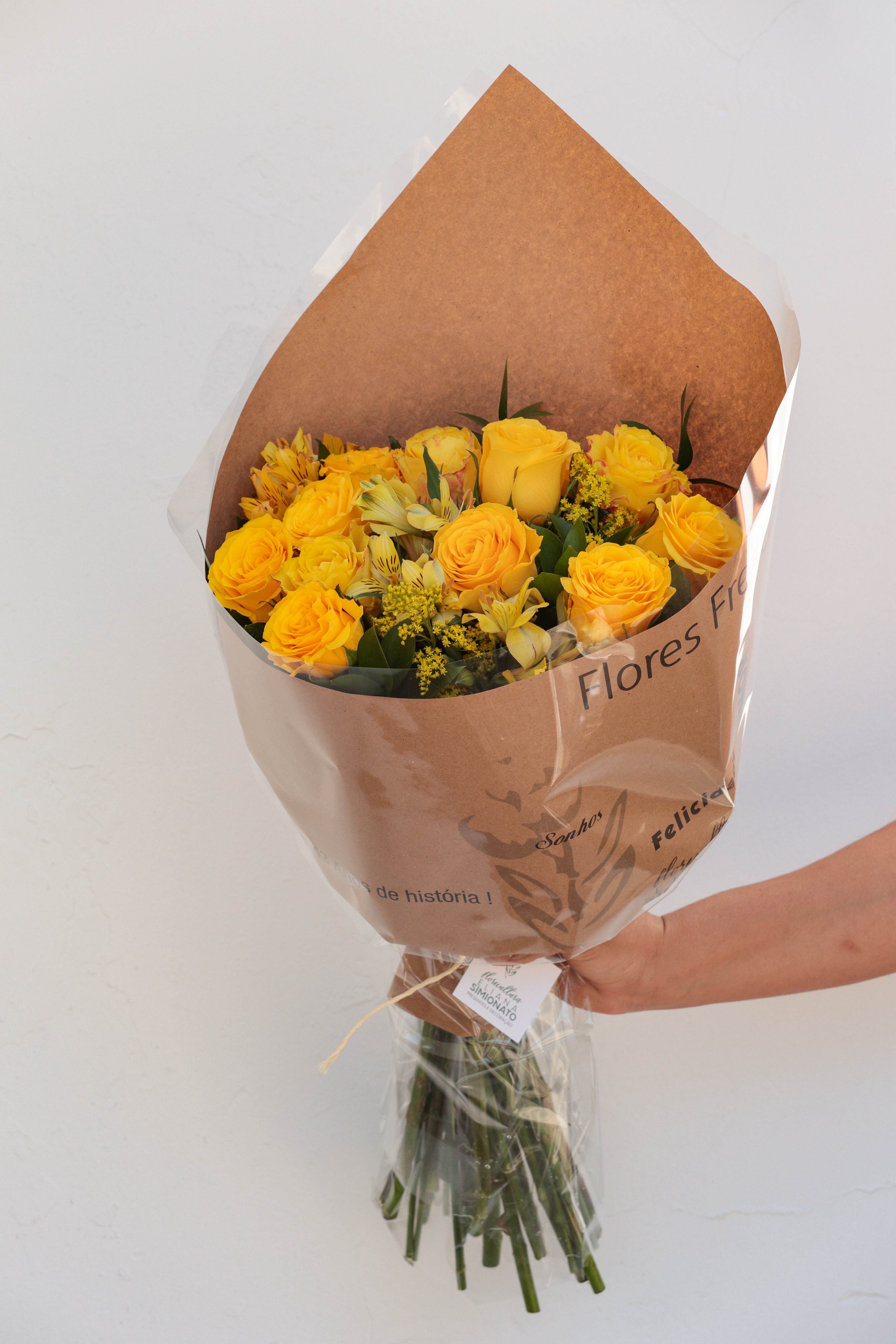 Buqu� com 12 Rosas Nacionais � Amarela