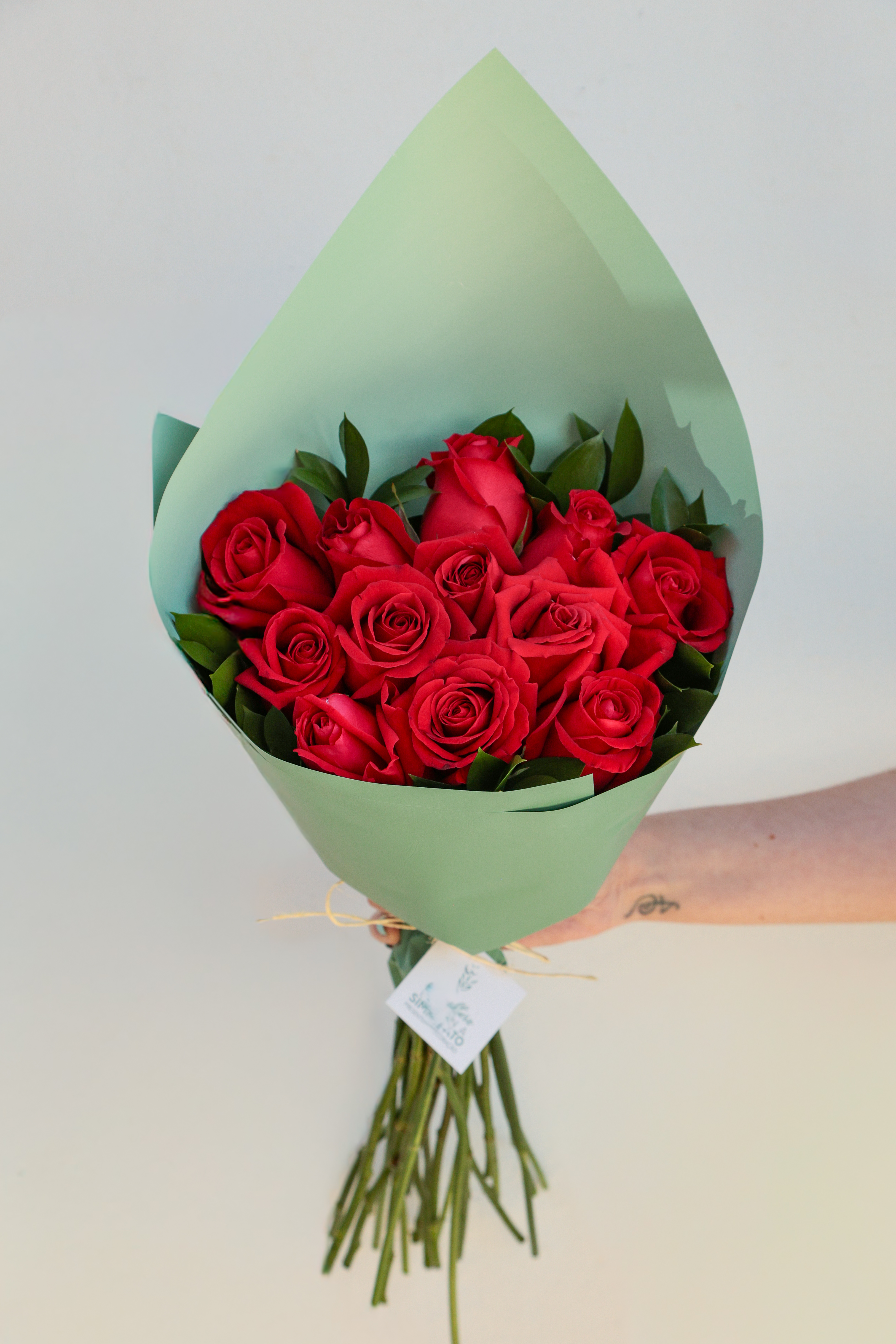 Buqu� com 12 Rosas Vermelhas � Linha Clean