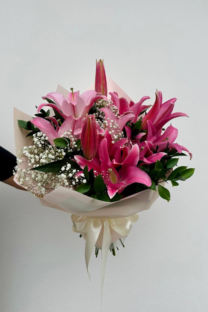 Buqu� com 5 Hastes de L�rio Rosa � Linha Elegante