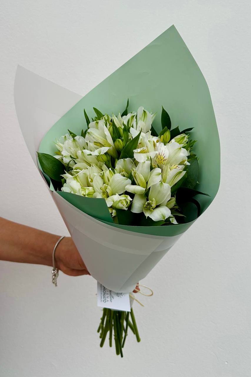 Buqu� de Astrom�lia Branca