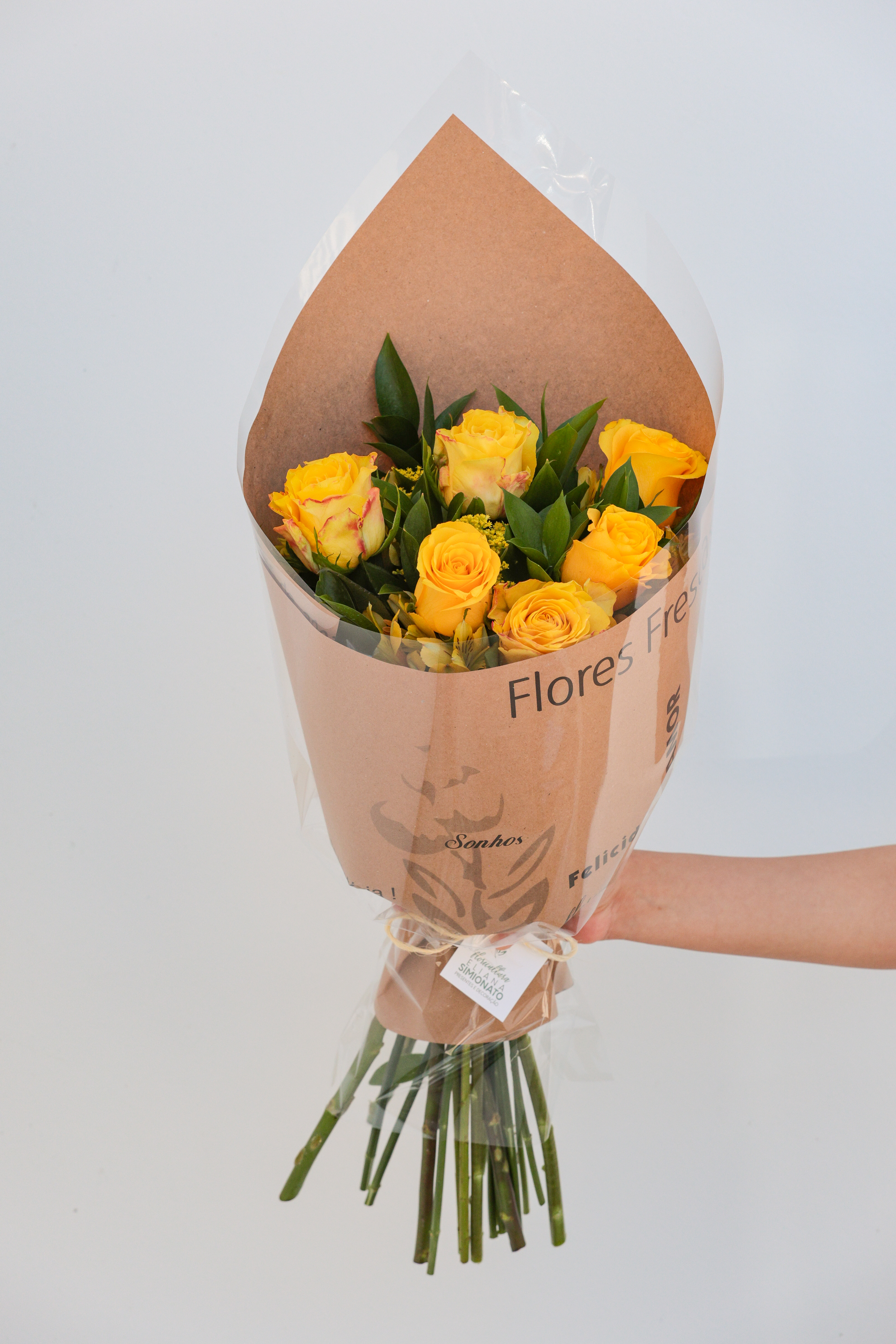 Buqu� com 6 Rosas Nacionais � Amarela