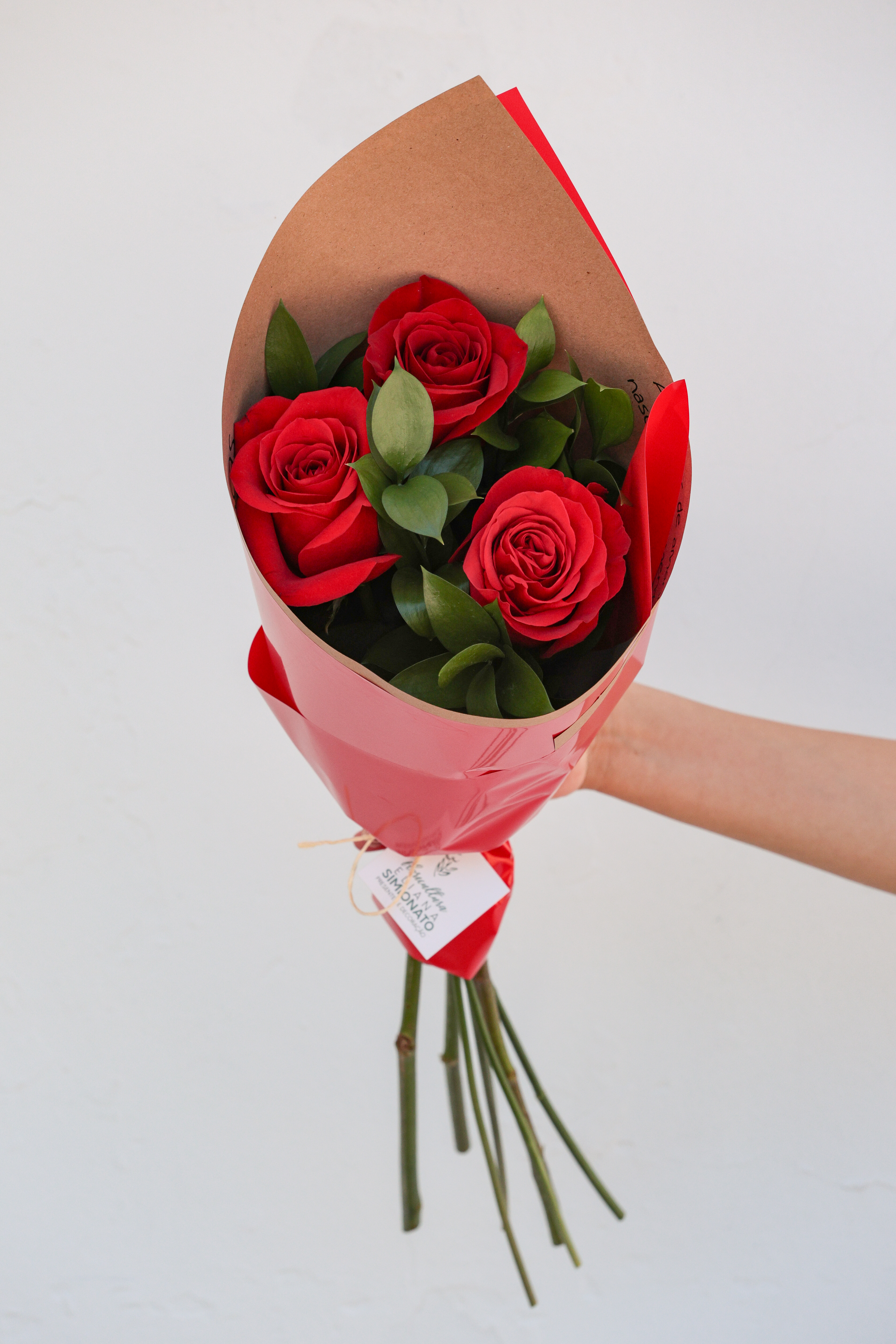 Buqu� com 3 rosas colombianas