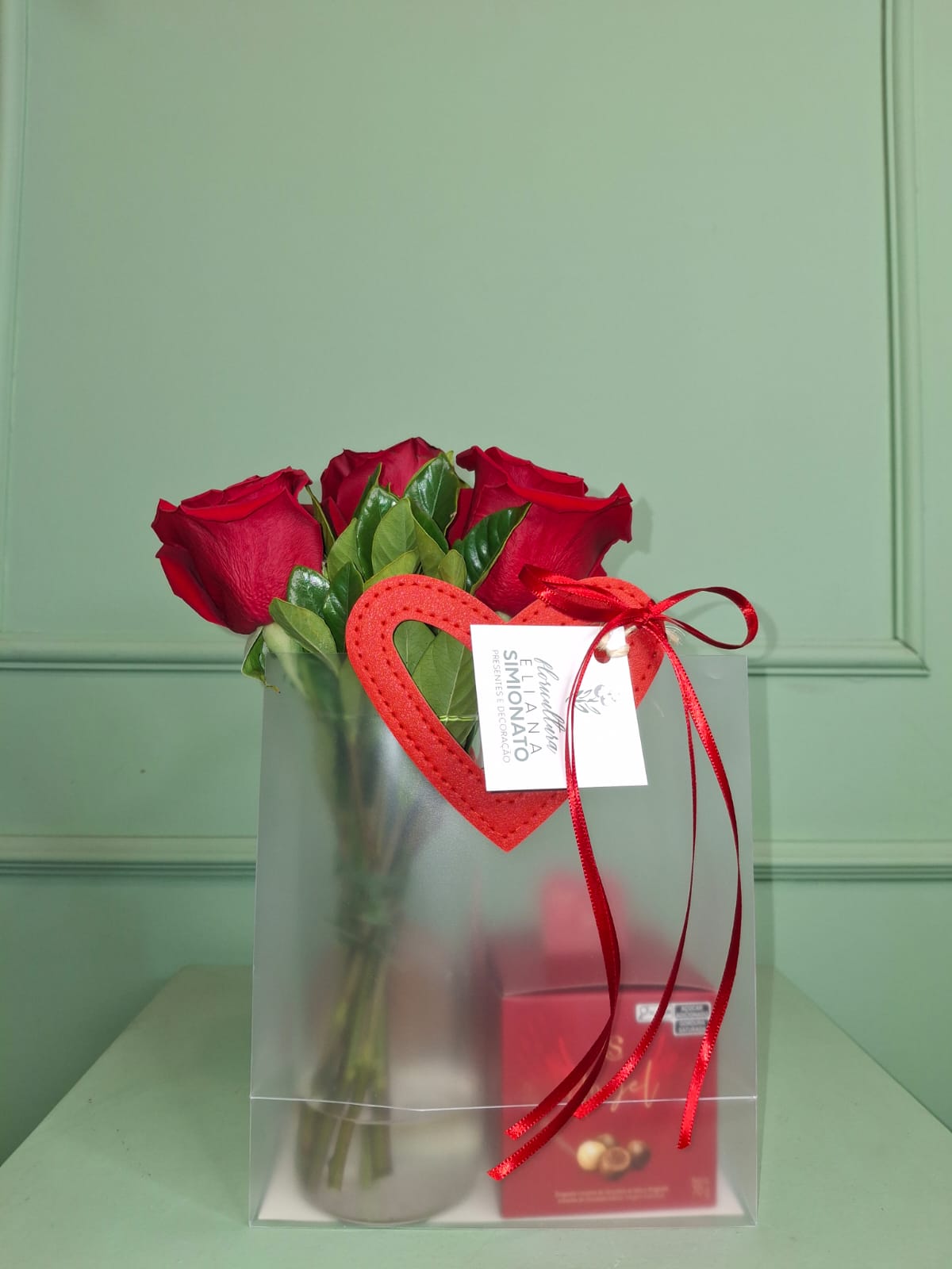 Sacola Cora��o com Rosas e Chocolates